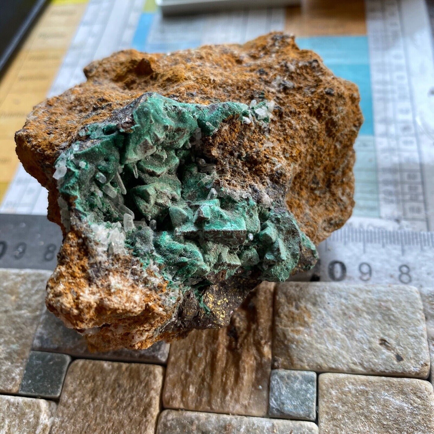 MALACHITE/CHALCOPYRITE/QUARTZ FROM CLIGGA MINE, CORNWALL