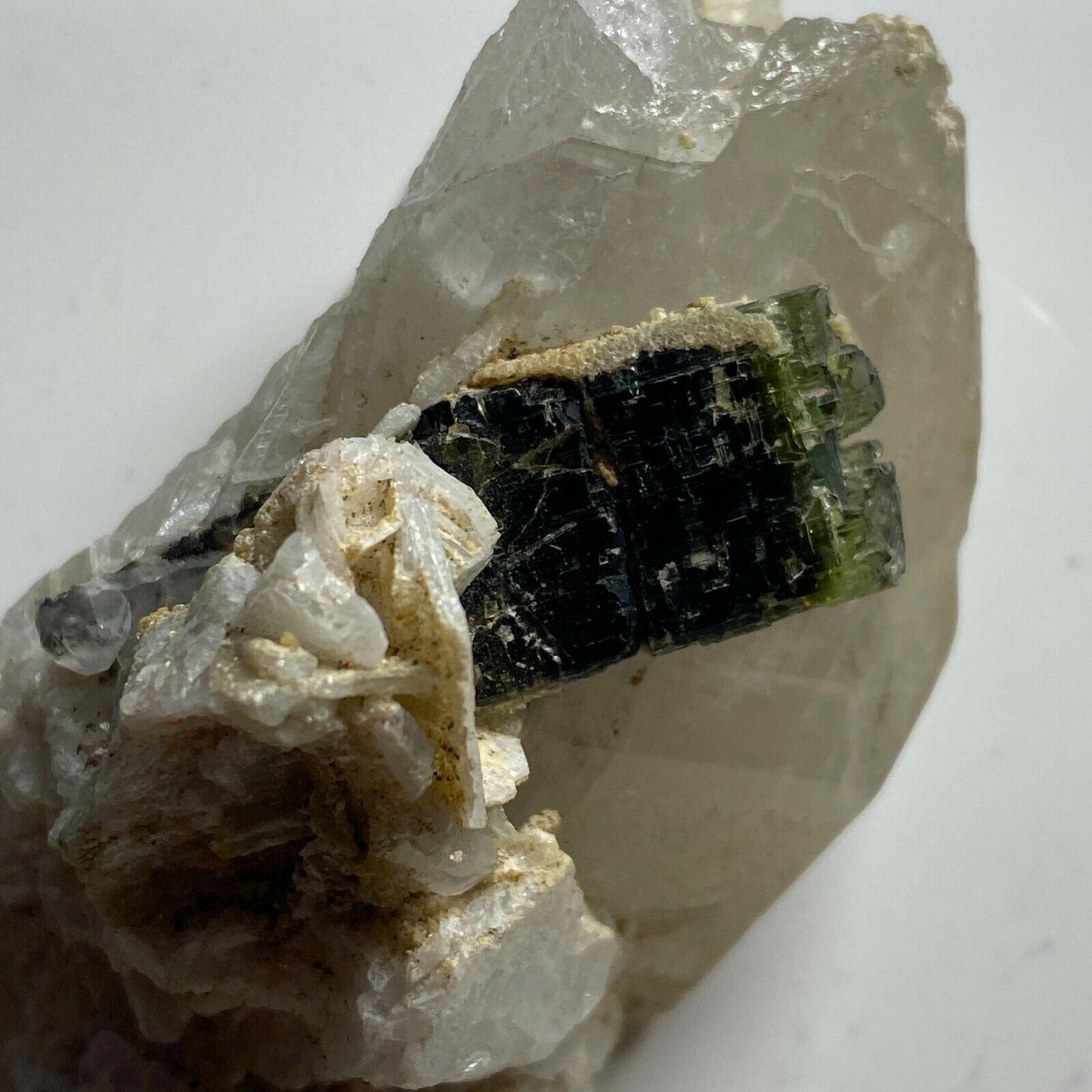 TOURMALINE EN QUARTZ &amp; ALBITE DE SKARDU, PAKISTAN 115g MF1334