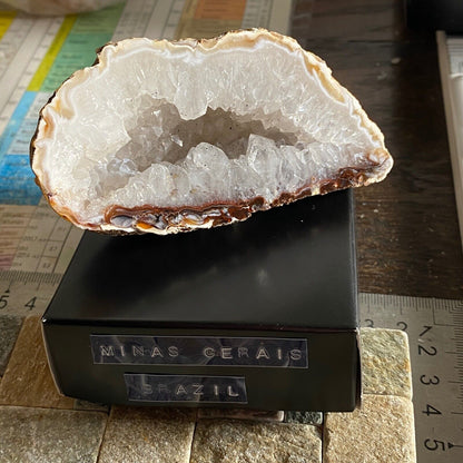 GÉODE DE QUARTZ DU MINAS GERAIS, BRÉSIL 208g MF6904