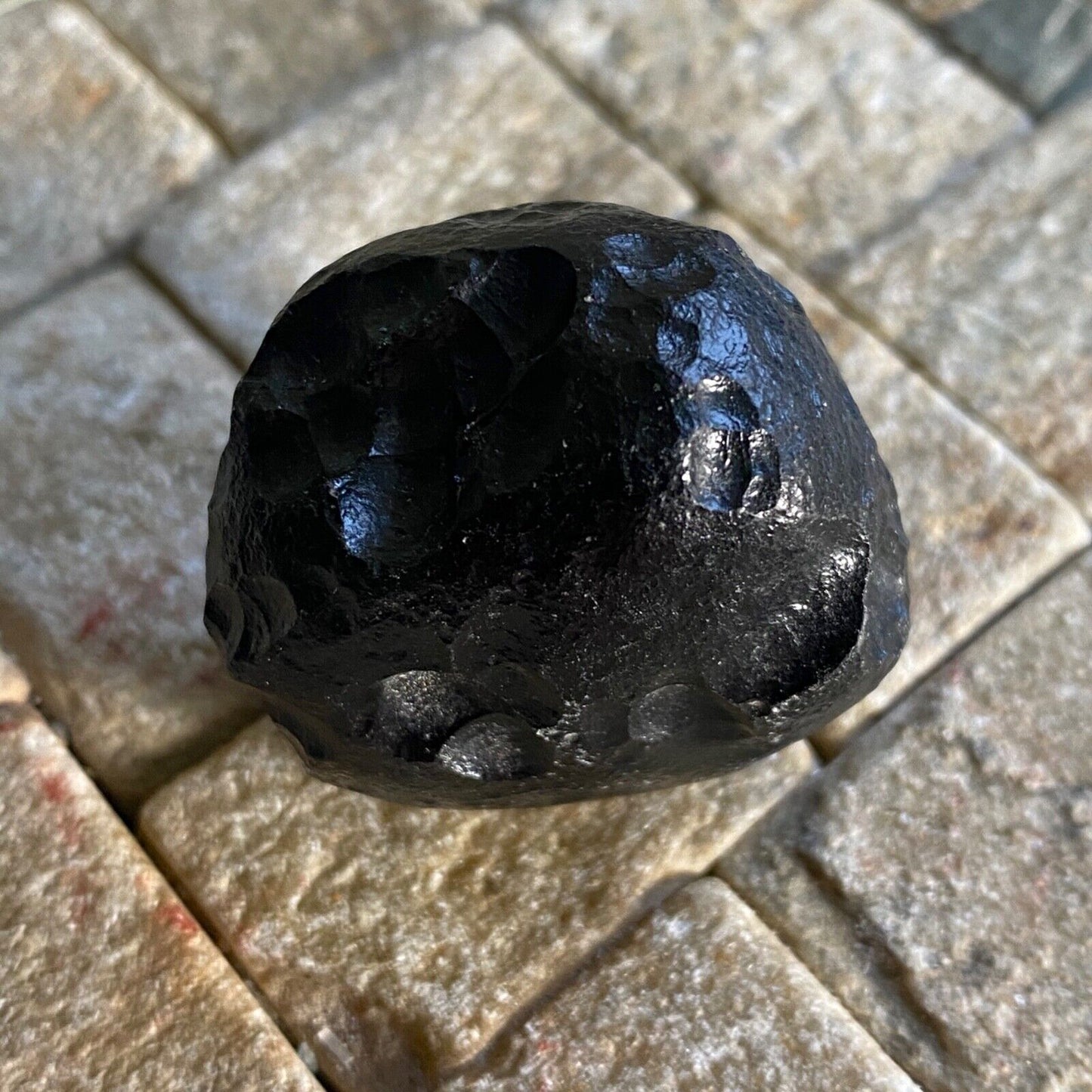 NODULE DE TEKTITE DE L'ÎLE DE HAINAN, CHINE 38g MF1034