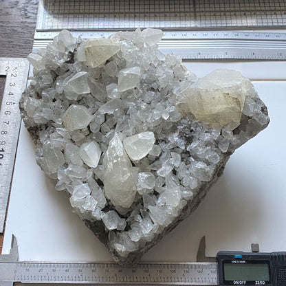 ASSEMBLAGE DE CRISTAL DE CALCITE ÉCHANTILLON IMPRESSIONNANT DE TAFF WELLS LOURD 1650g MF752