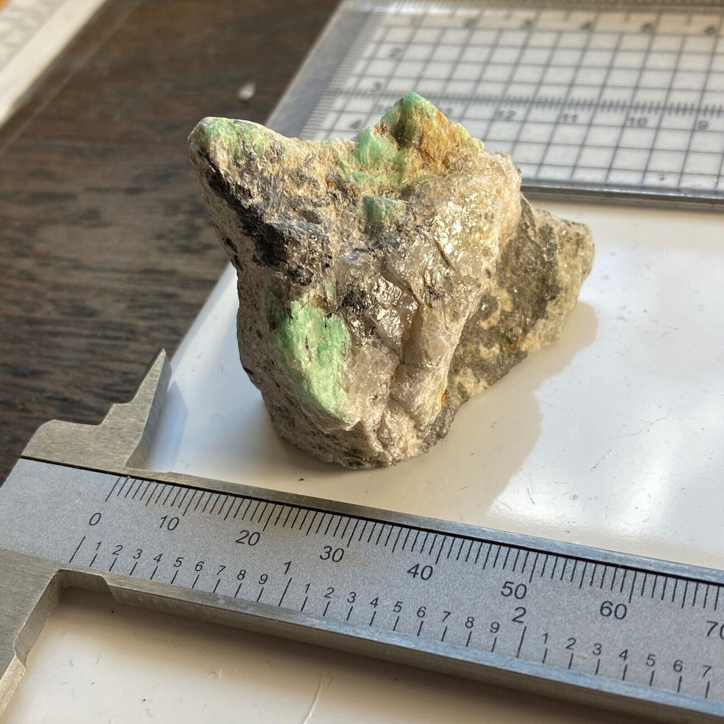 EMERALD BERYL IN MATRIX FROM MINAS GERAIS, BRAZIL 42g MF6895