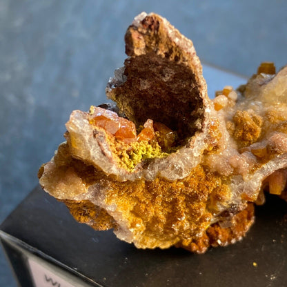 WULFENITE ON MATRIX FROM APEX MINE, MEXICO. 25g MF1190