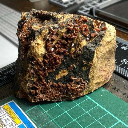 VANADINITE SUR MATRICE DE YAOUZ, MAROC substantiel 340g MF9852