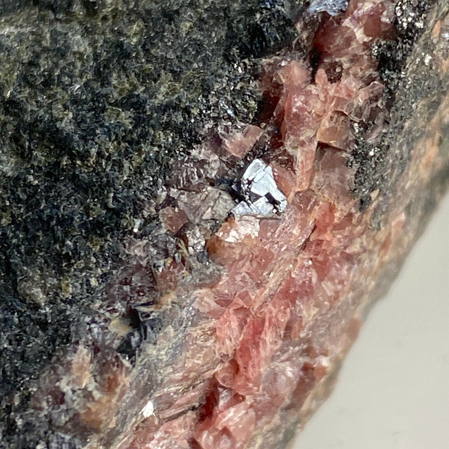 RHODONITE &amp; GALENE DE FILIPSTAD, SUÈDE 225g MF9854