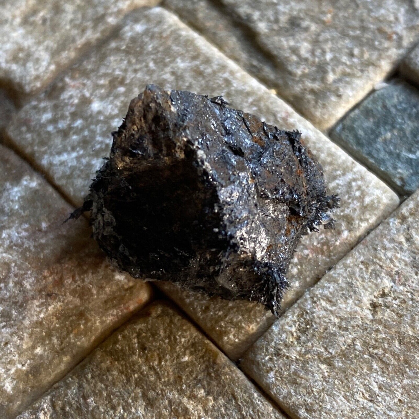 MAGNETITE CRYSTAL FROM NAZYAMSKIE MOUNTAINS, RUSSIA 9g MF1172