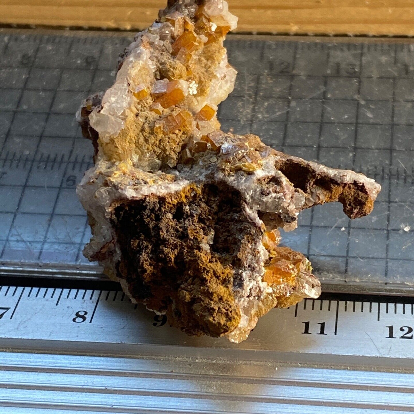 WULFENITE ON MATRIX FROM APEX MINE, MEXICO. 25g MF1190