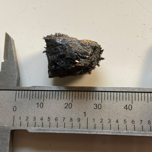 MAGNETITE CRYSTAL FROM NAZYAMSKIE MOUNTAINS, RUSSIA 9g MF1172