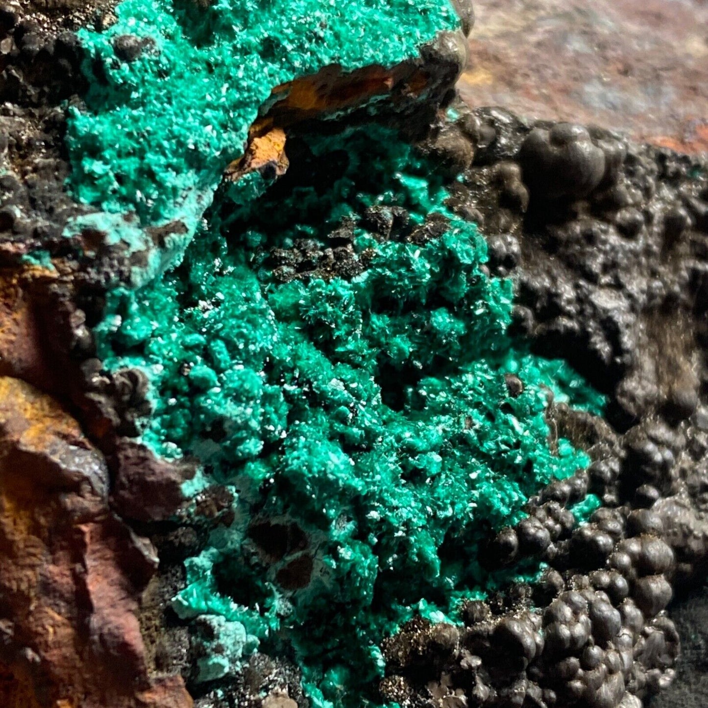 MALACHITE WITH MANGANESE OXIDES RARE SPECIMEN OF HISTORIC INTEREST 248g MF1160