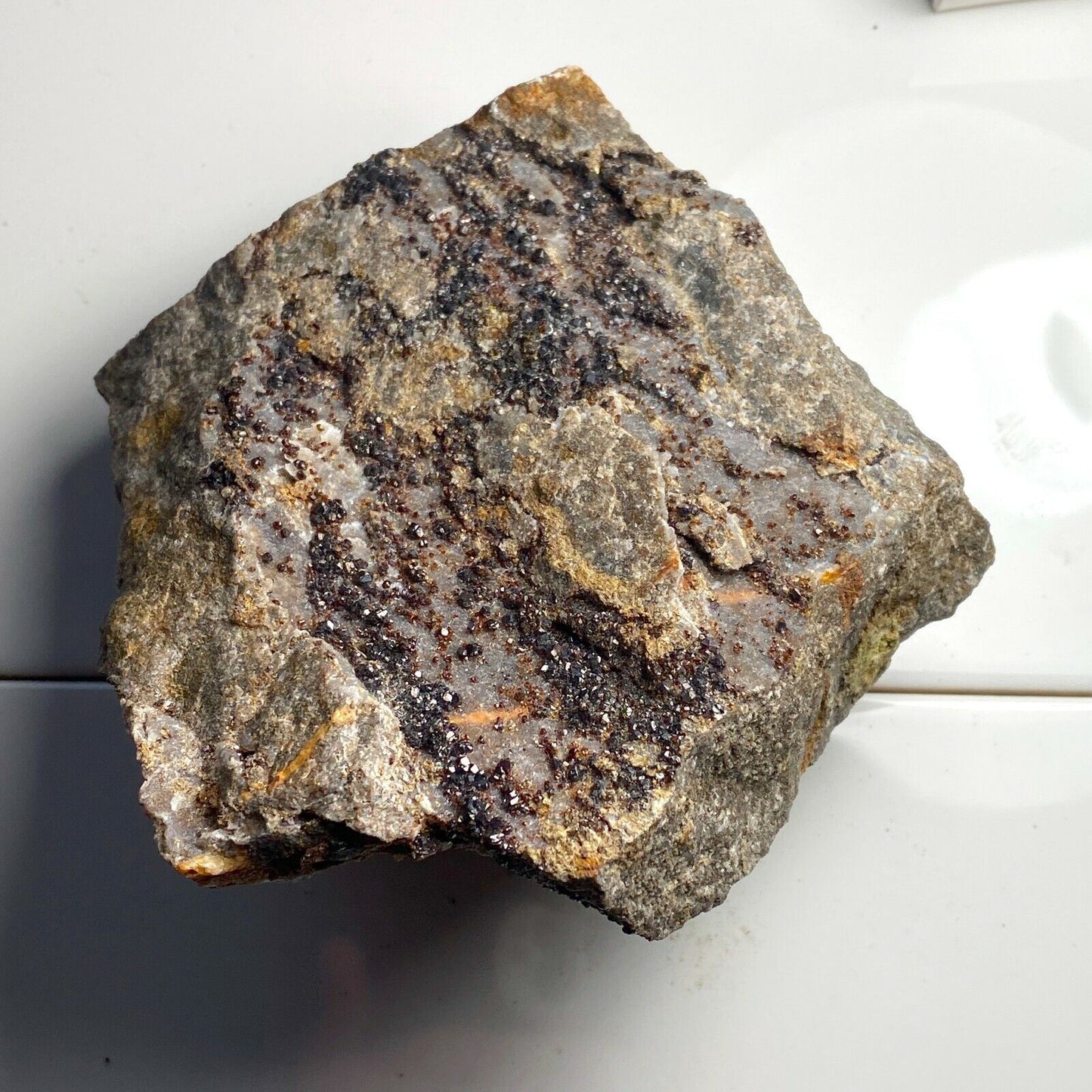 RUBIS BLENDE SPHALERITE SUR MATRICE DE CUMBRIA, ANGLETERRE SUBSTANTIEL 1495g MF6352