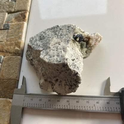 HEMATITE/RUTILE ET AUTRES MINÉRALISATIONS INTÉRESSANTES DE SKARDU 263g MF1610