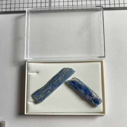 KYANITE CRYSTAL FORMS  x 2 TOTAL 8g [40Ct]  MF9958