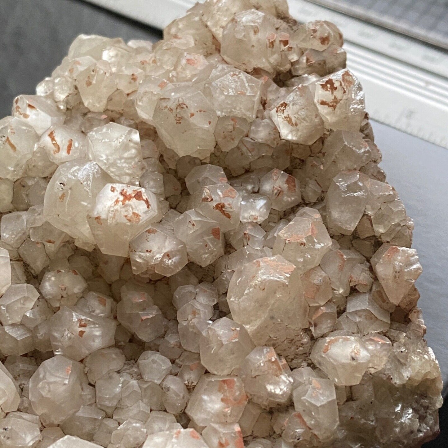 CALCITE AVEC HÉMATITE ÉCHANTILLON INHABITUEL DE LA MINE STANK, CUMBRIA LARGE 473gMF1177