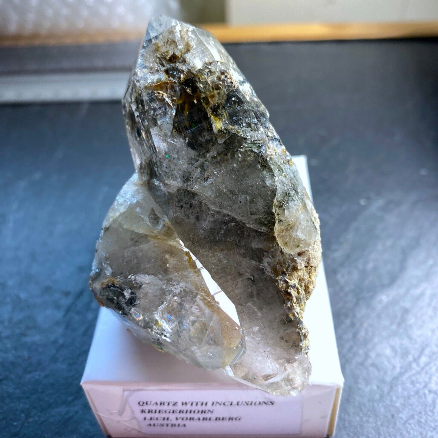 QUARTZ DE CRISTAL AVEC DES INCLUSIONS INTÉRESSANTES D'AUTRICHE 96g MF1059