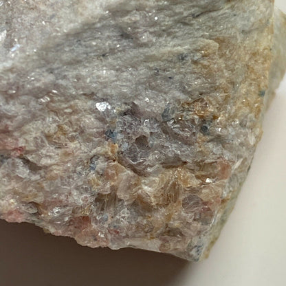 TOURMALINE ELBAÏTE AVEC QUARTZ RICHE EN MICA LEPIDOLITE 77g MF6628