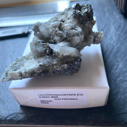 ESPECÍMENES MULTIMINERALES RAROS DE LA MINA HUINAC, PERÚ 175g MF1175