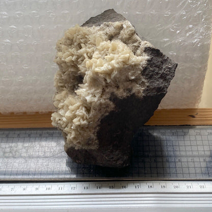 DOLOMITE ON LIMESTONE FROM CAVNIC MINE, ROMANIA. 597g MF1187