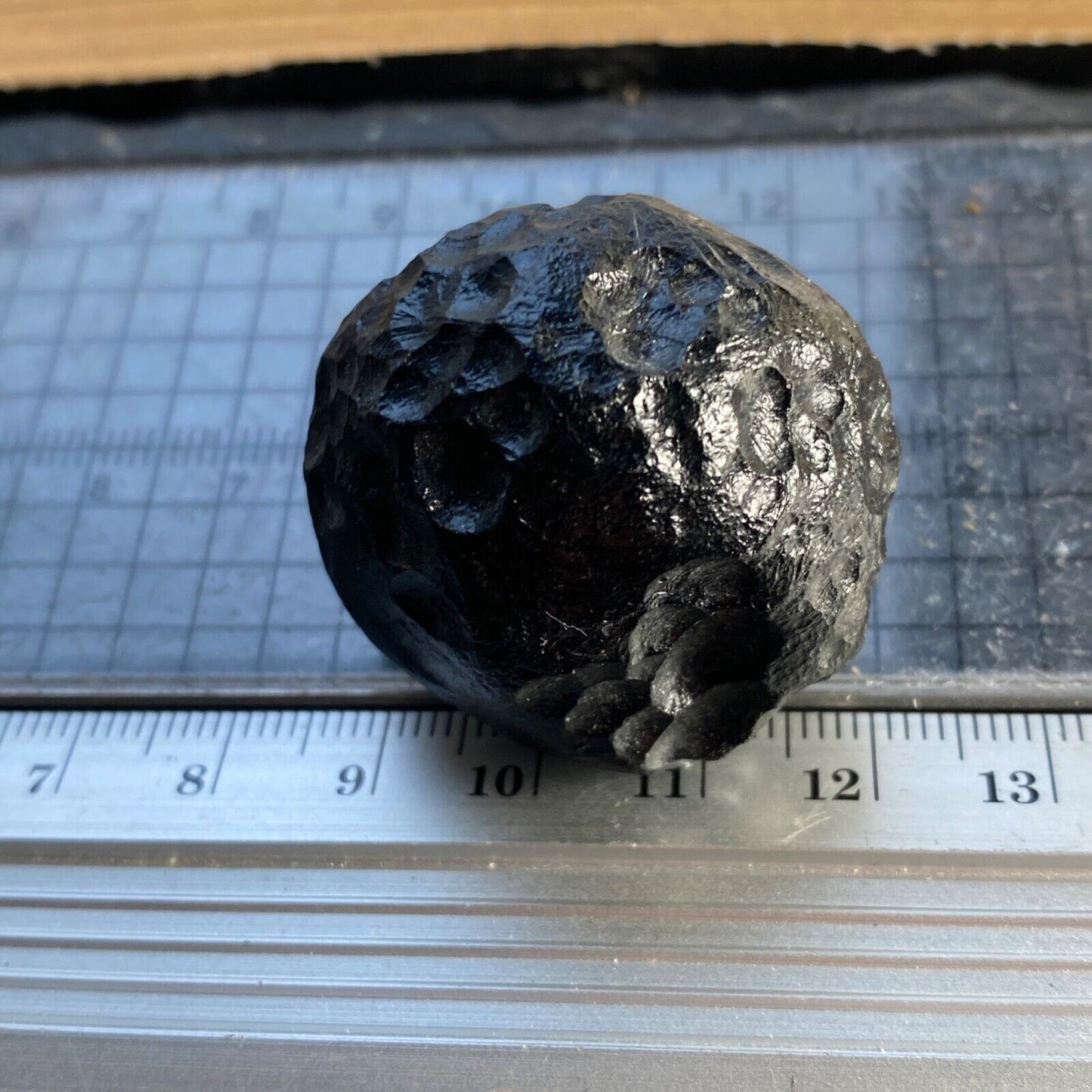 NODULE DE TEKTITE DE L'ÎLE DE HAINAN, CHINE 38g MF1034