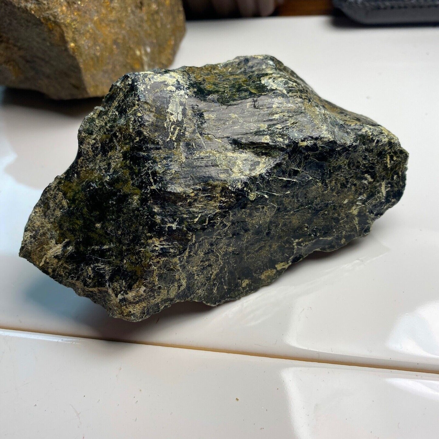 SERPENTINE FROM QUEBEC, CANADA WELL SIZED 340g MF363