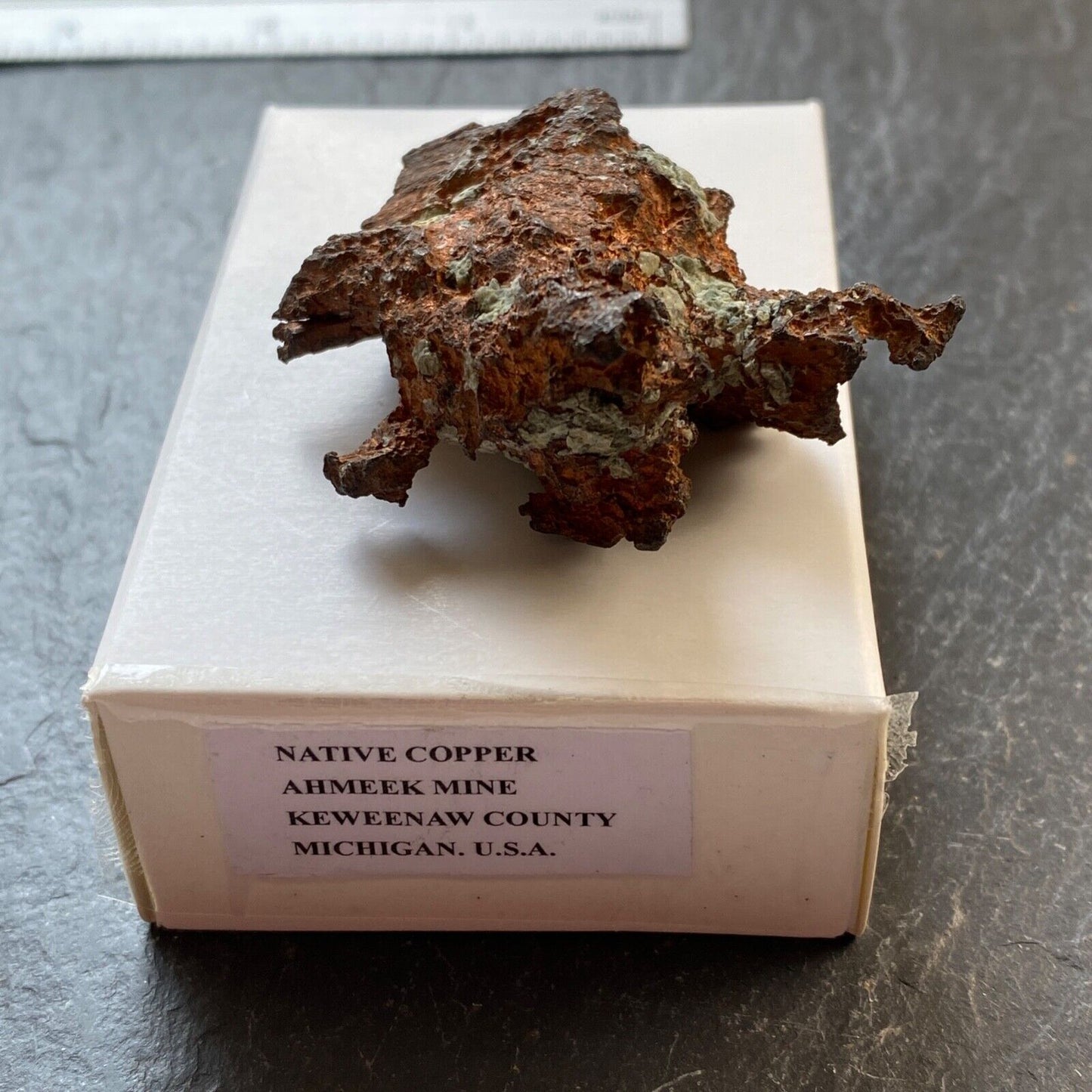 SPECIMEN RARE DE CUIVRE NATIF DE LA MINE AHMEEK, MICHIGAN. 84g MF1205