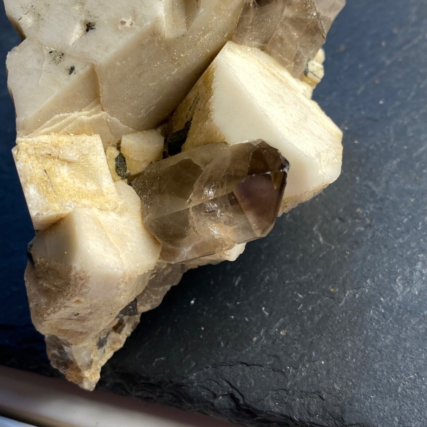 MICROCLINE WITH SMOKE QUARTZ &AEGIRINE LOVELY PIECE FROM MALAWI 286g MF813