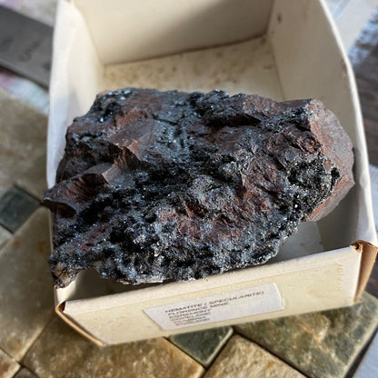 HÉMATITE [SPÉCULARITE] DE LA MINE DE FLORENCE, CUMBRIA. 130g 789