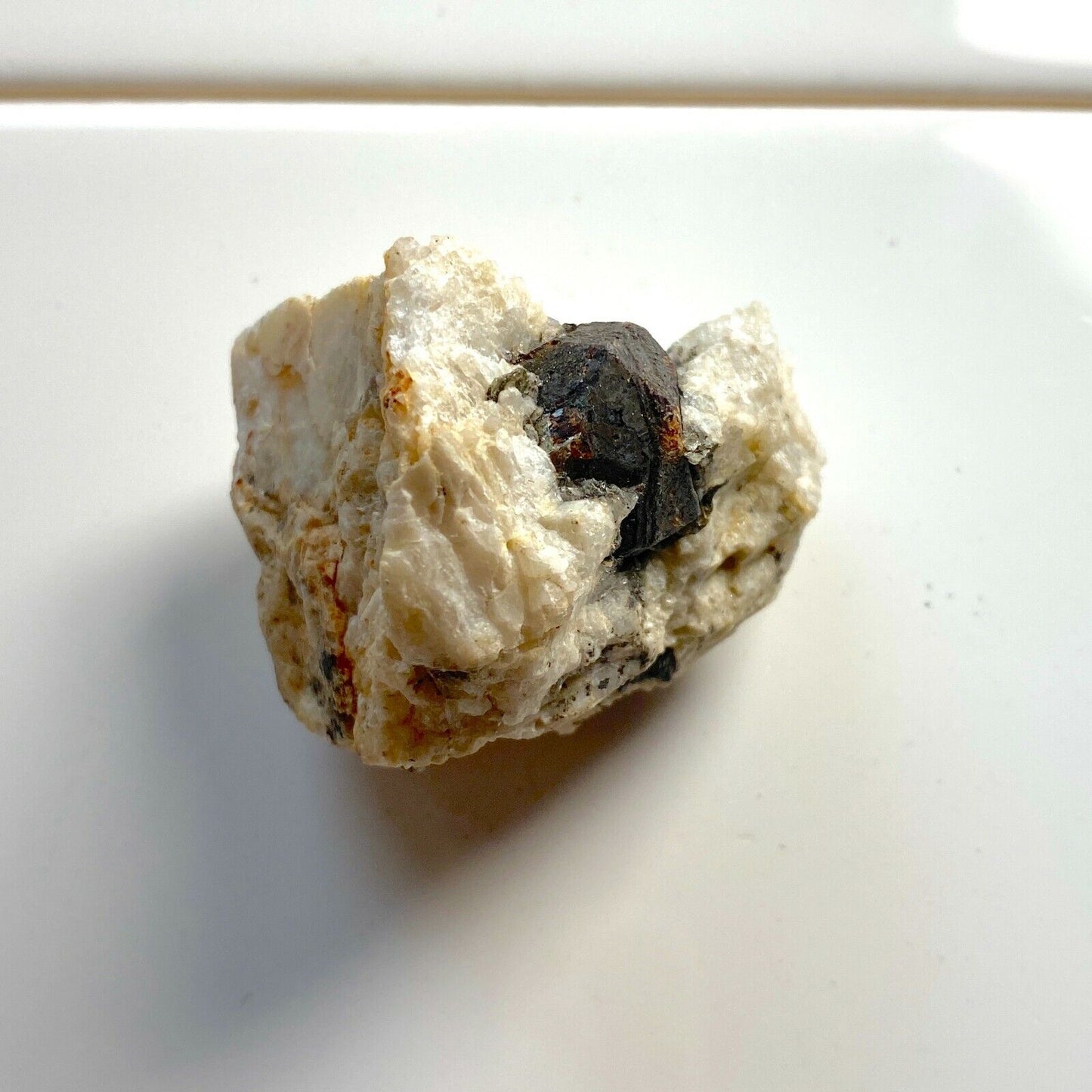 GRENAT EN ALBITE DE SHIGAR, PAKISTAN 54g MF3444A