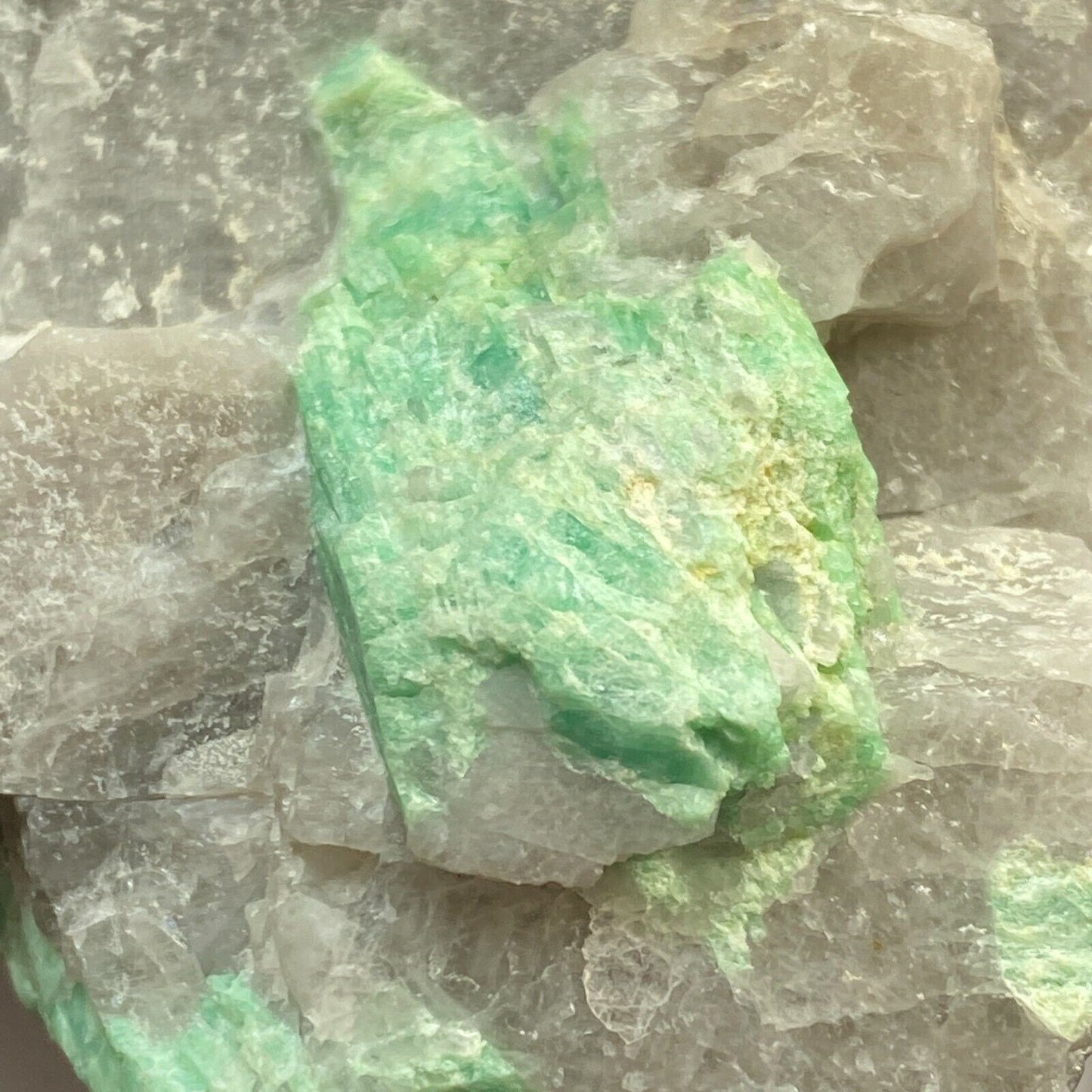 EMERALD BERYL ON MATRIX FROM MINAS GERAIS BRAZIL SUBSTANTIAL 247g MF9051