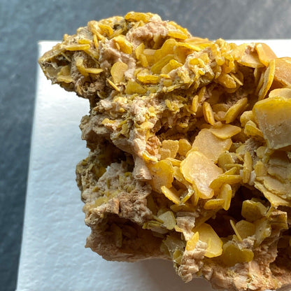 WULFENITE MULTIPLE CRYSTALS ON DOLOMITE MATRIX FROM MOROCCO 114g MF1162