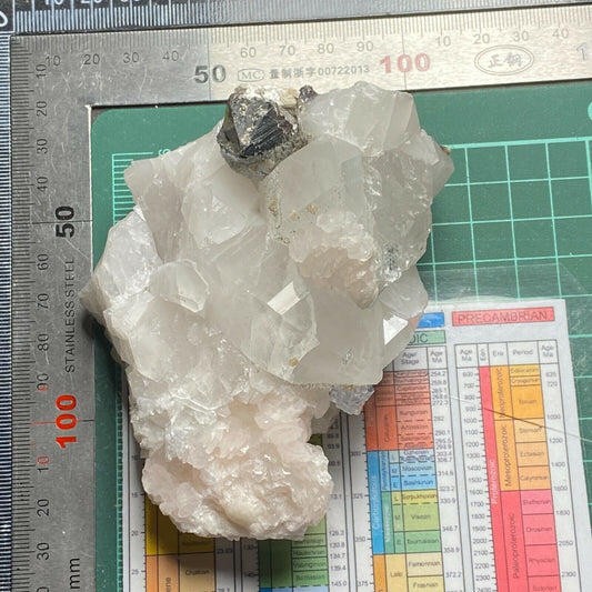 ASSEMBLAGE QUARTZ AVEC PYRITE DE L'HIMALAYAS 447g MF8346