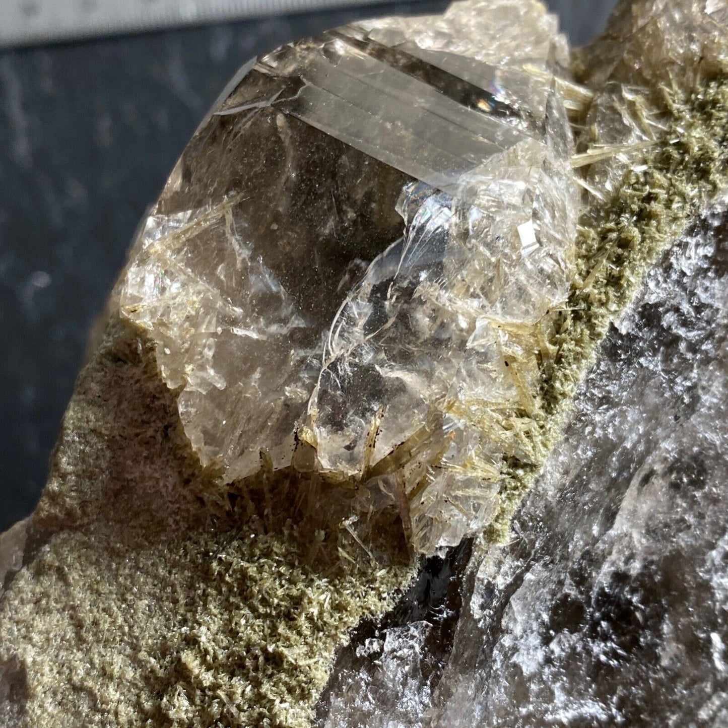 QUARTZ AVEC CLINOZOISITE ETC SUBSTANTIEL 1033g MF864