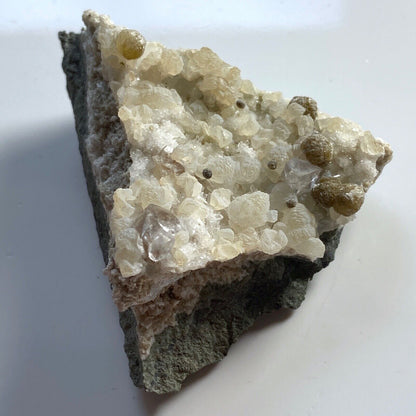 GYROLITE/OKENITE/CALCITE ETC FROM MAHARASHTRA, INDIA 31g MF811