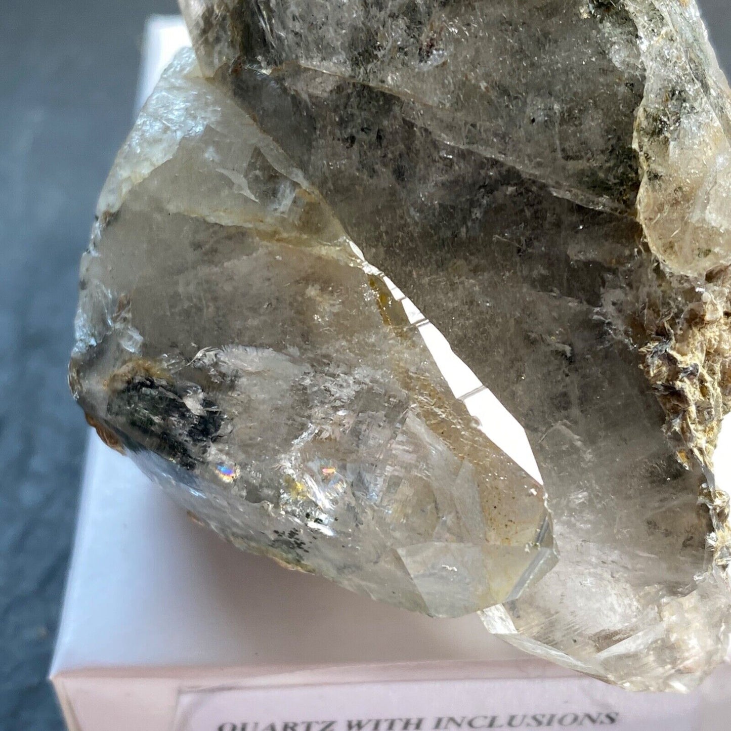 QUARTZ DE CRISTAL AVEC DES INCLUSIONS INTÉRESSANTES D'AUTRICHE 96g MF1059