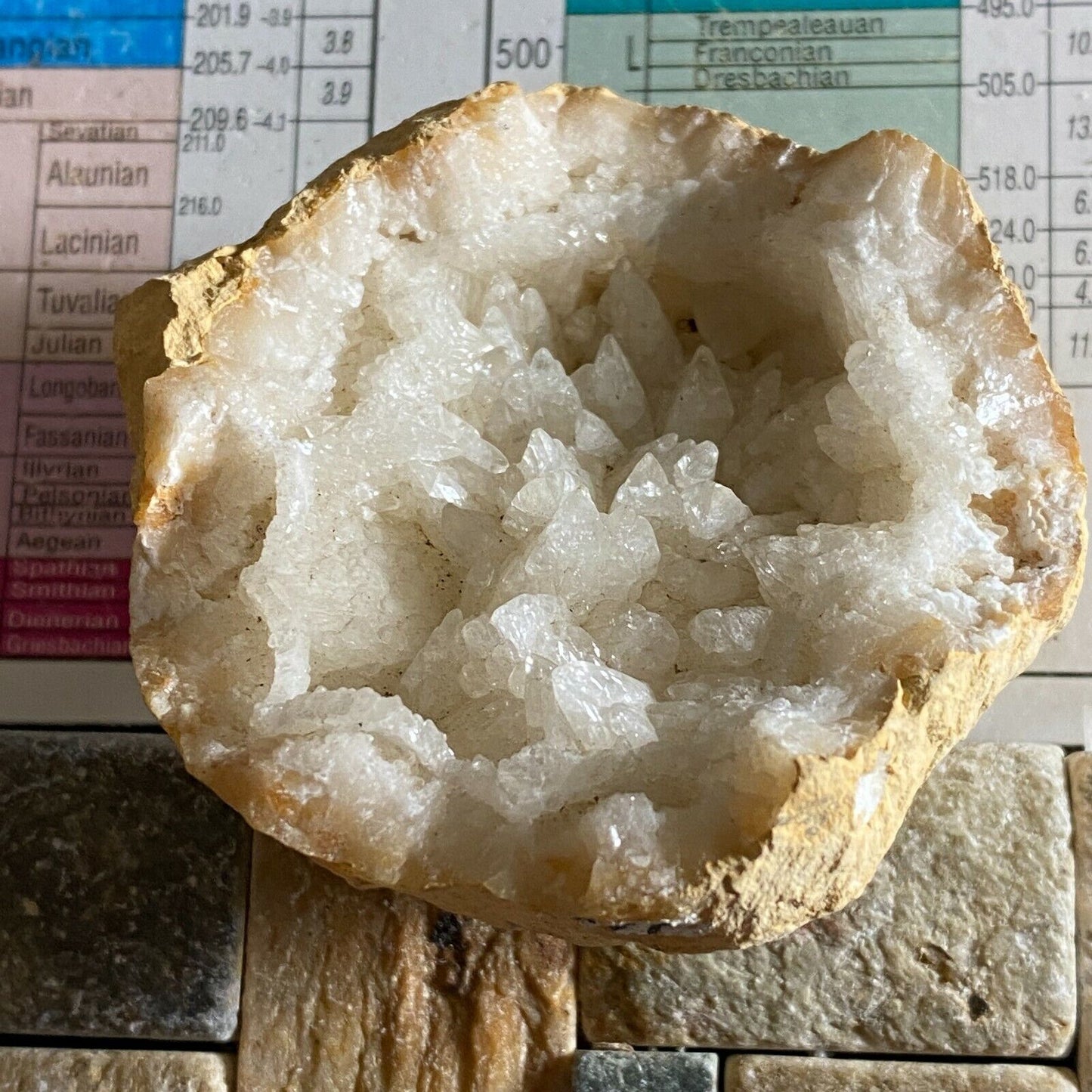 CALCITE EXQUISITE GEODE DE MIBLADEN, MAROC 136g MF6550