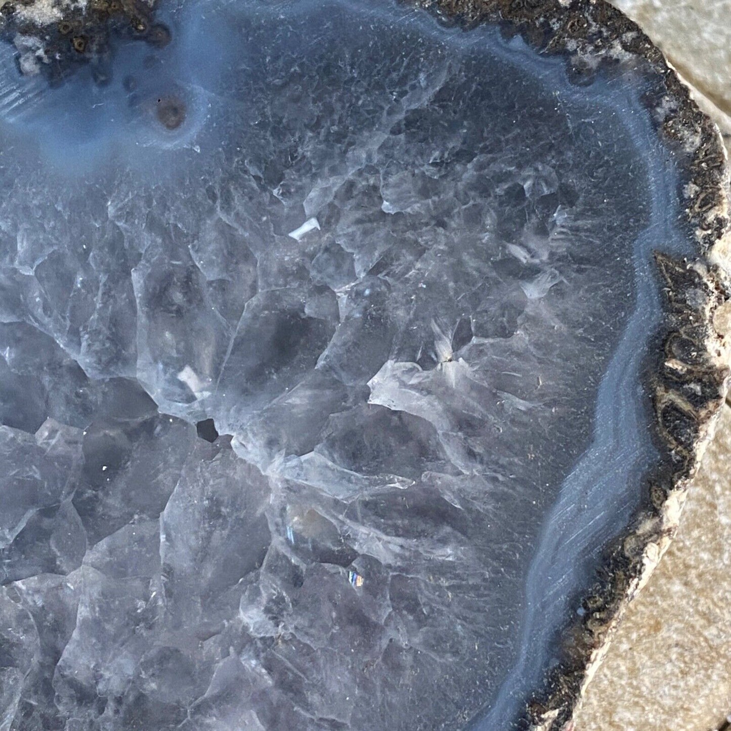 QUARTZ/CHALCEDONY GEODE FROM MEXICO. 240g MF1278