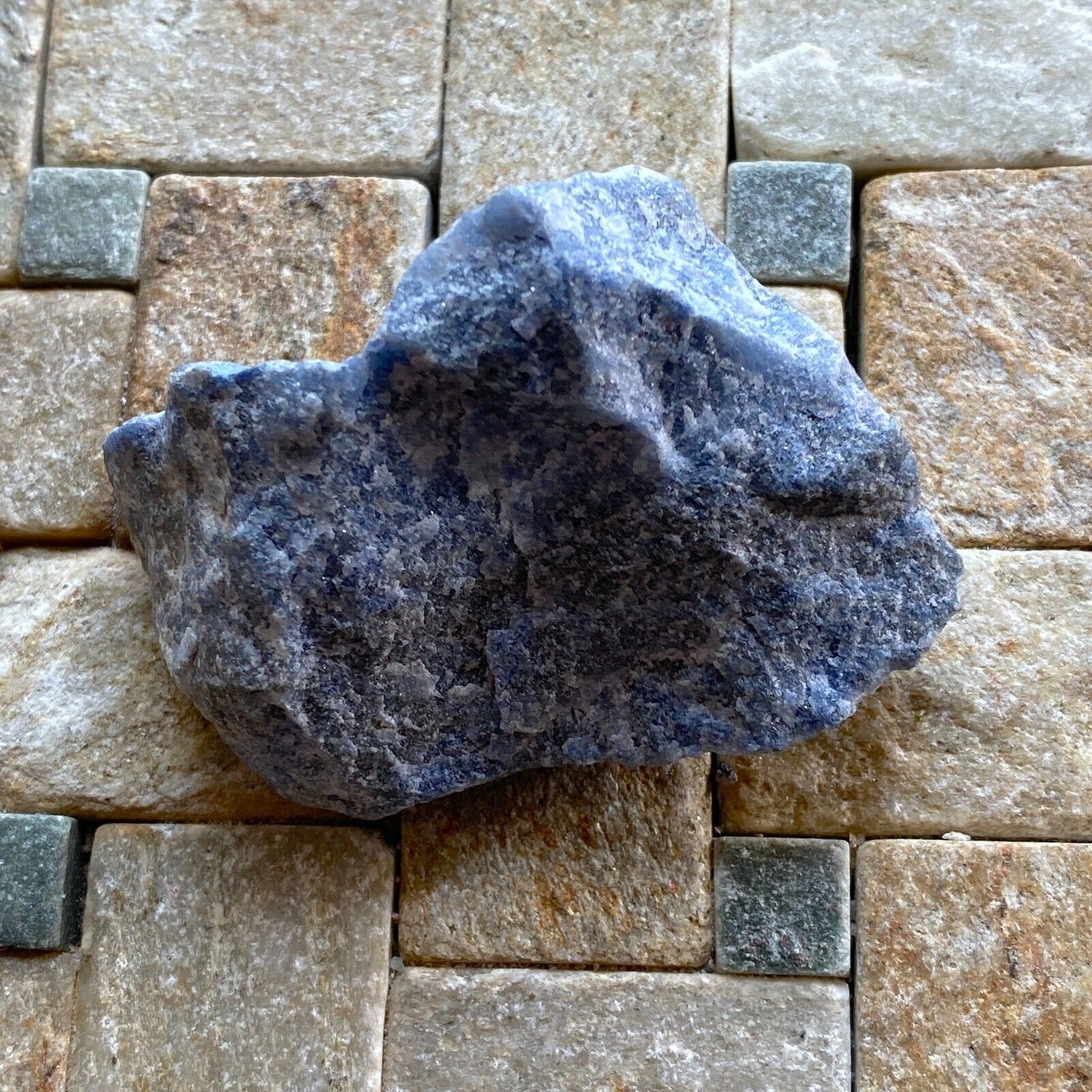 QUARTZ BLEU RARE SPÉCIMEN DU KARNATAKA, INDE 72g MF3074Q