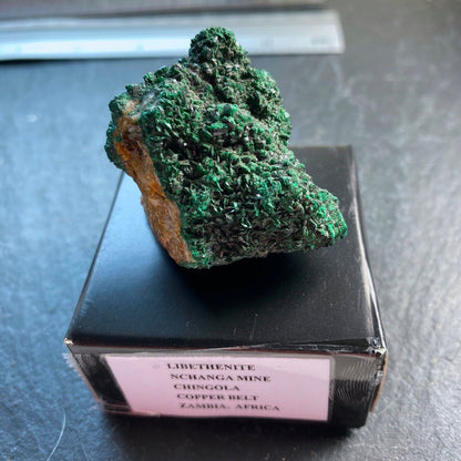 ESPECIMEN RARO DE LIBETENITA DE LA MINA NCHANGA, ZAMBIA 40g MF1019