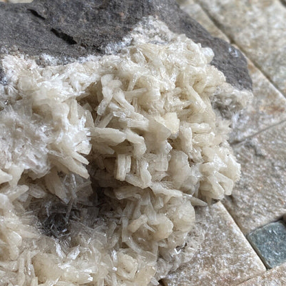 DOLOMITE ON LIMESTONE FROM CAVNIC MINE, ROMANIA. 597g MF1187