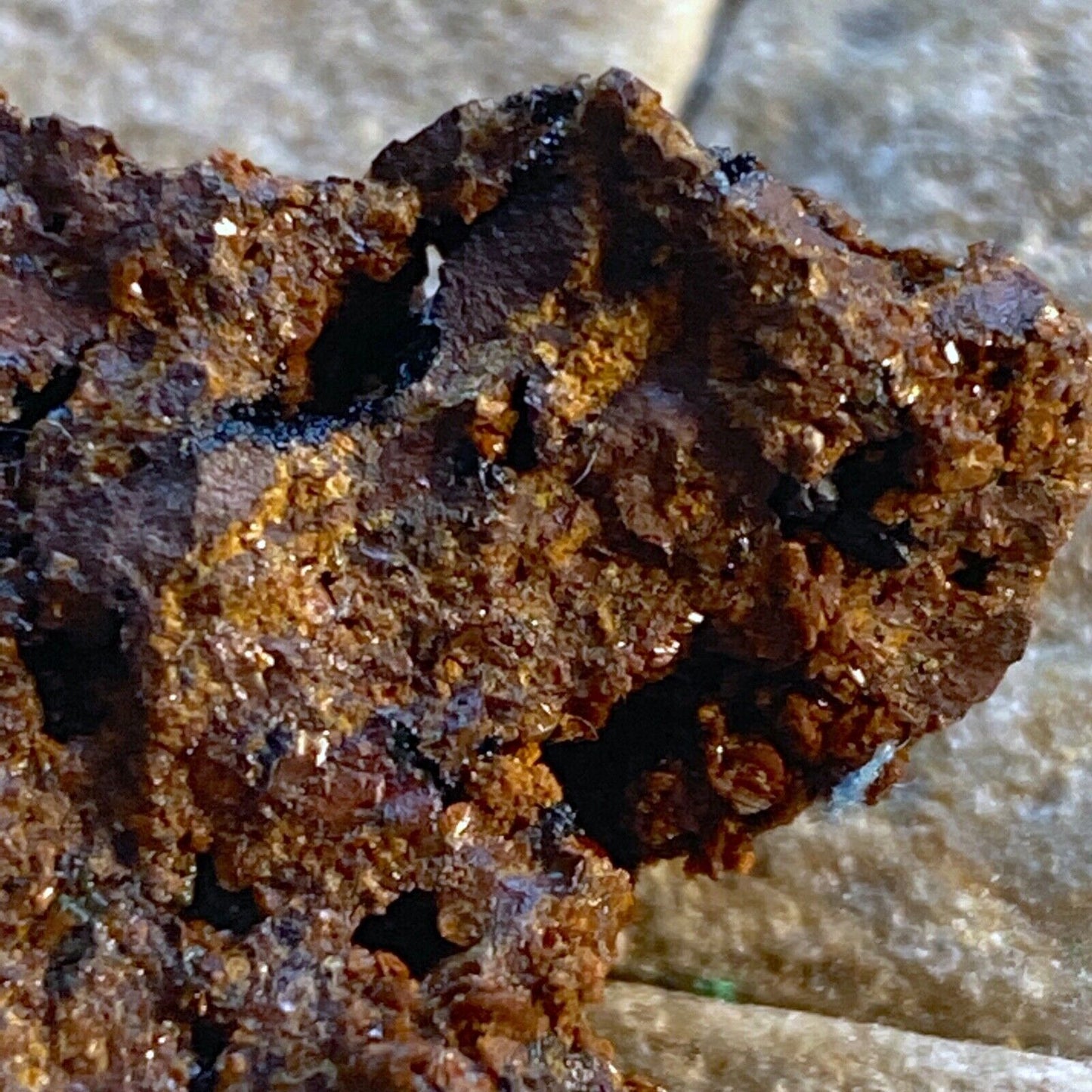 JAROSITE ETC DE LA MINE DE KAMARITZA, GRÈCE 6g MF6988