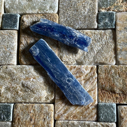 FORMES DE CRISTAL KYANITE x 2 TOTAL 8g [40Ct] MF9958