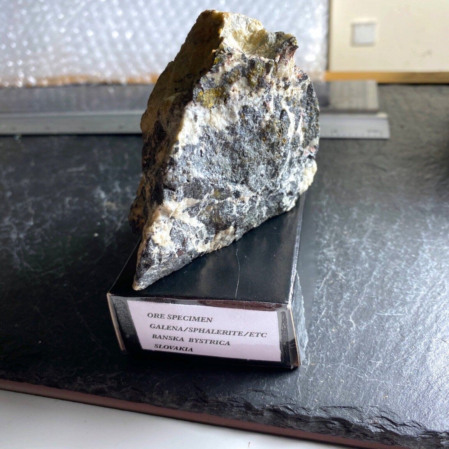 GALÈNE/SPHALERITE ETC DE BANSKA BYSTRICA, SLOVAQUIE. 350g MF982