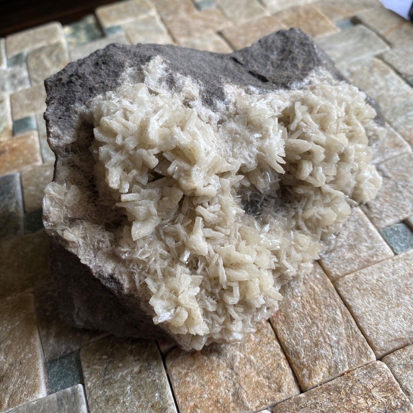 DOLOMITE ON LIMESTONE FROM CAVNIC MINE, ROMANIA. 597g MF1187