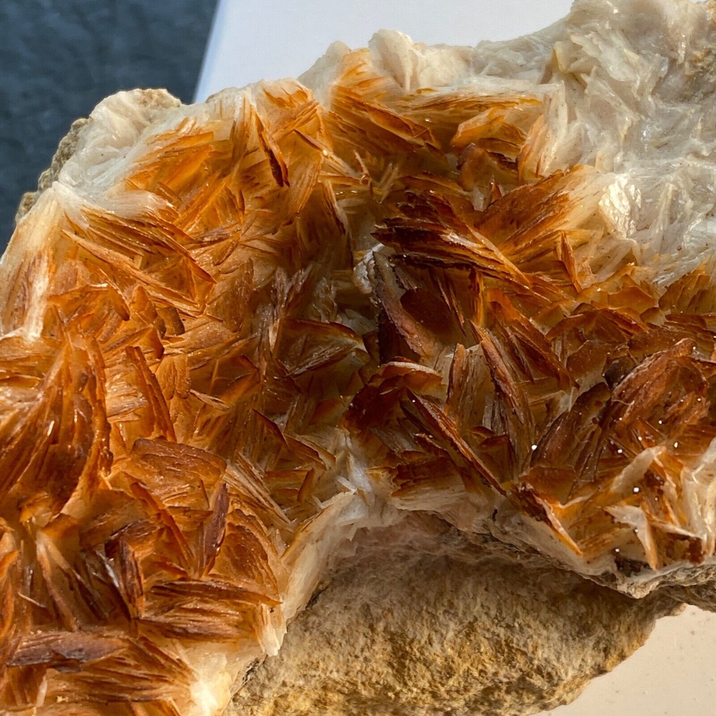 BARYTE WITH TRACES VANADINITE FROM MOROCCO, AFRICA 514g MF1330