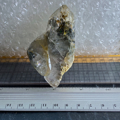 QUARTZ DE CRISTAL AVEC DES INCLUSIONS INTÉRESSANTES D'AUTRICHE 96g MF1059