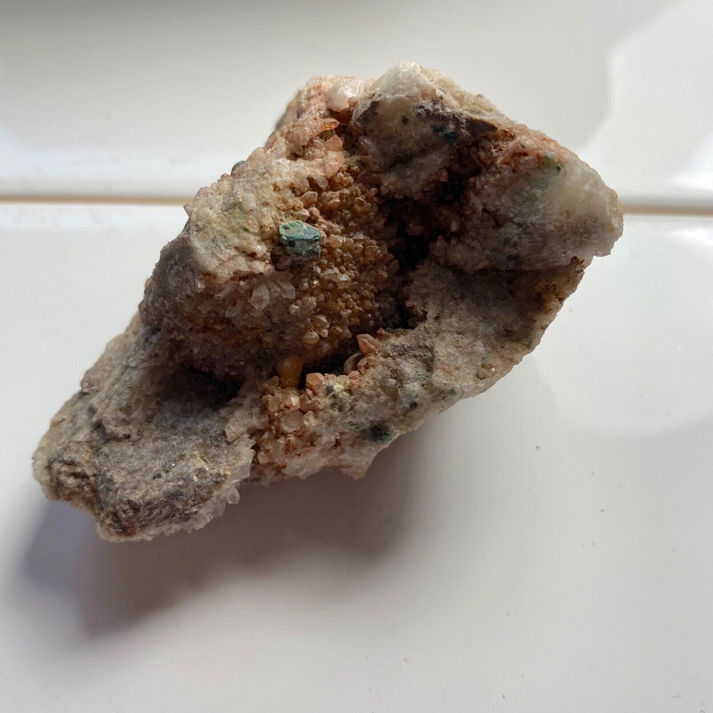 QUARTZ/CHRYSOCOLLE/MALACHITE ETC DE LA MINE LLECHWEDD, PAYS DE GALLES. 114g MF784