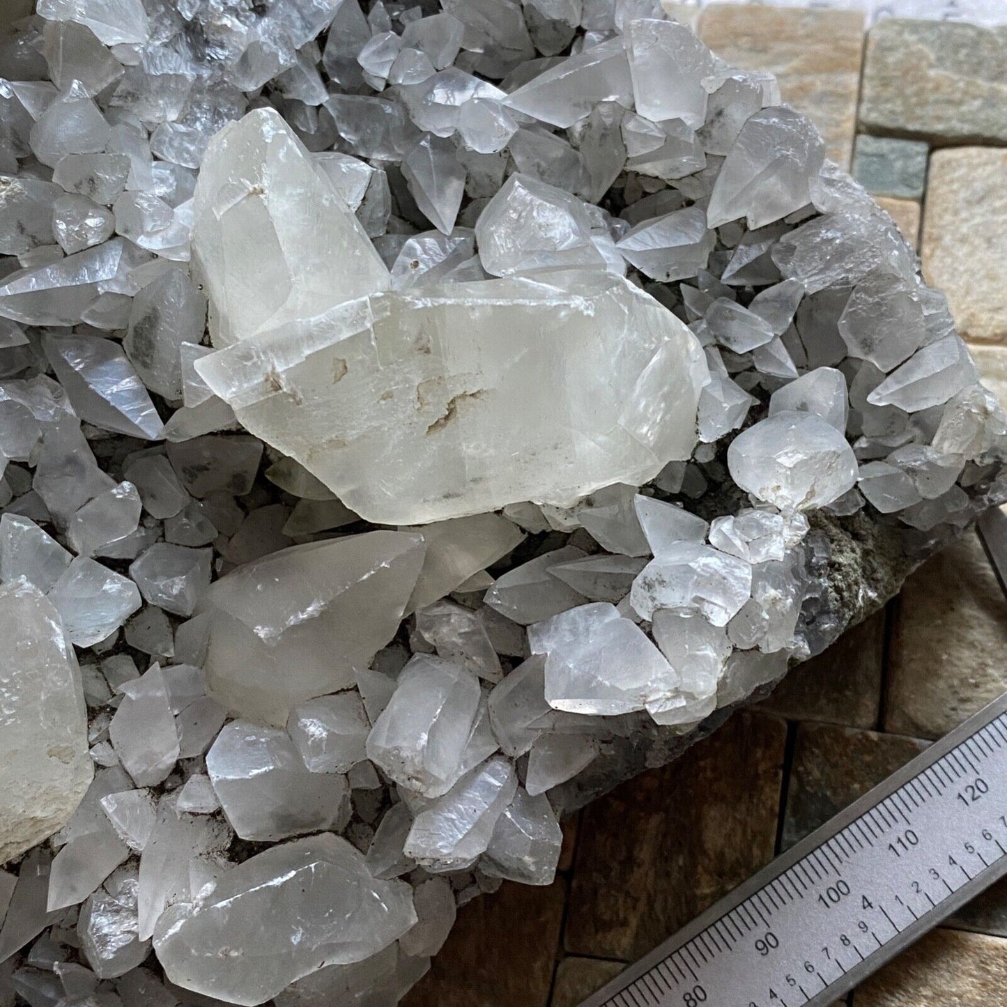 ASSEMBLAGE DE CRISTAL DE CALCITE ÉCHANTILLON IMPRESSIONNANT DE TAFF WELLS LOURD 1650g MF752