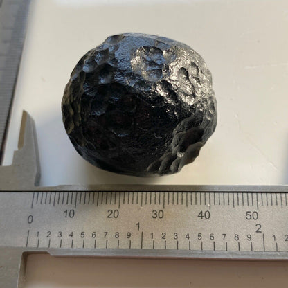 NODULE DE TEKTITE DE L'ÎLE DE HAINAN, CHINE 38g MF1034