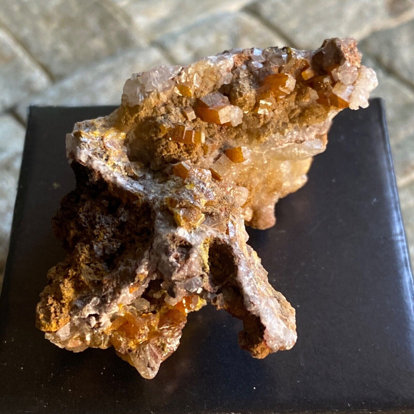 WULFENITE ON MATRIX FROM APEX MINE, MEXICO. 25g MF1190