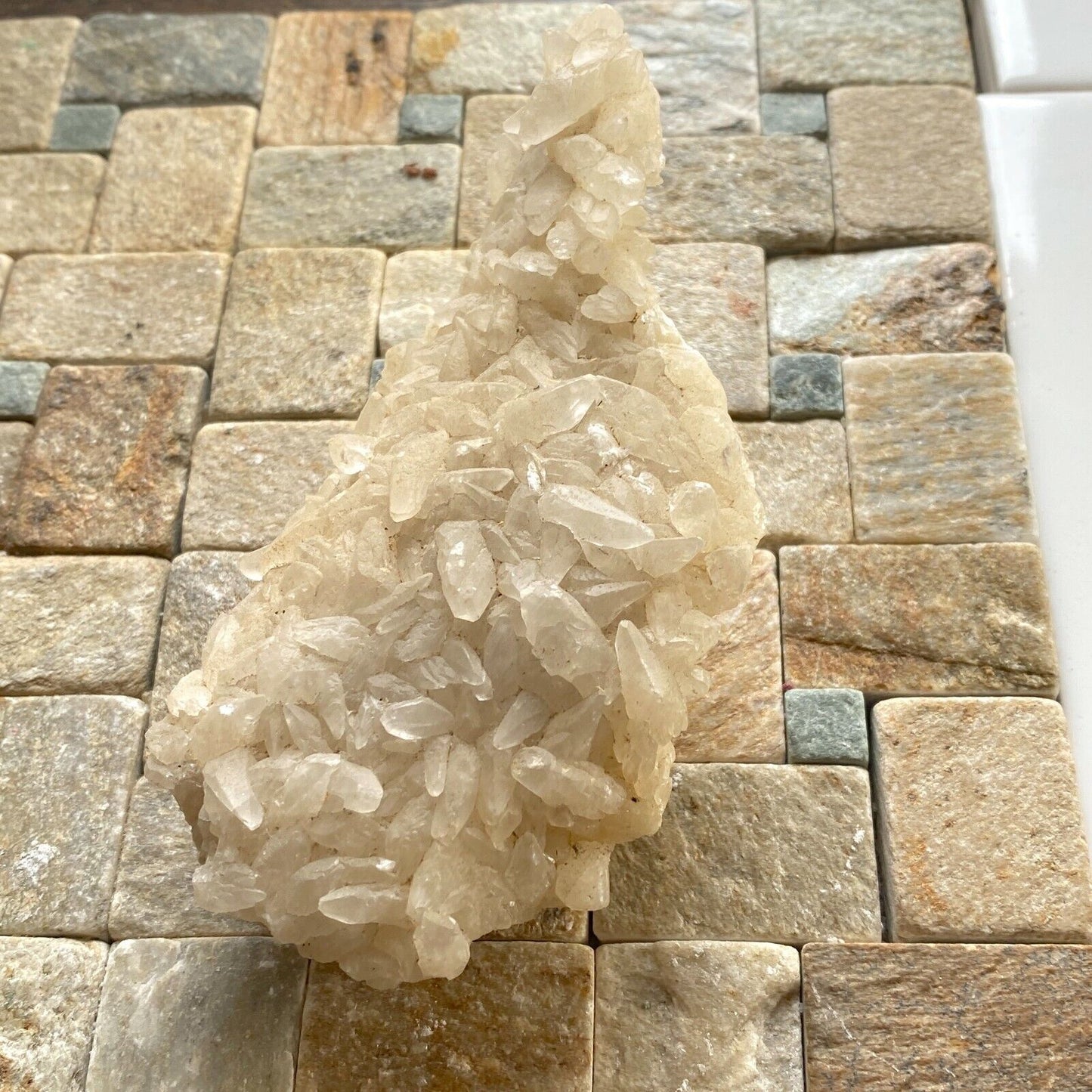 "RICE GRAIN" CALCITE FROM COLEMANS QUARRY, SOMERSET. 280g. MF6306