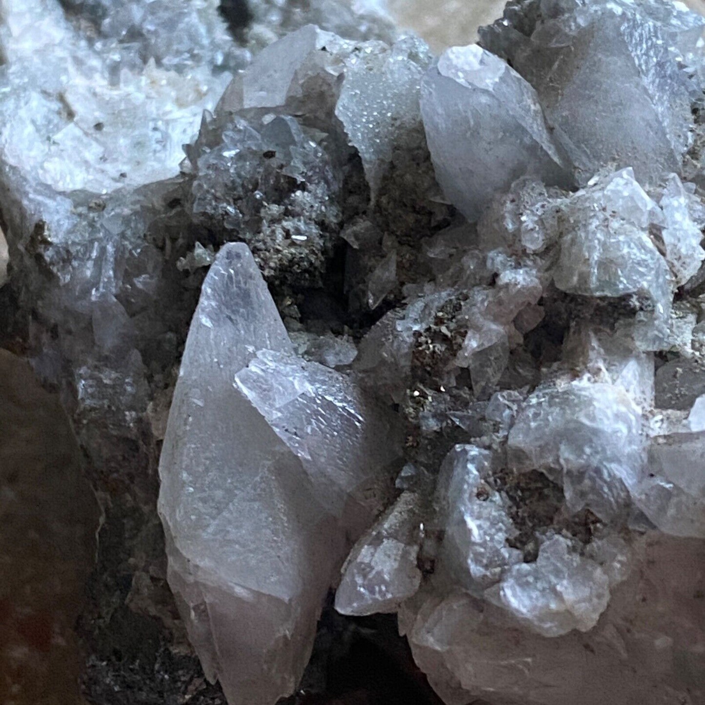 ESPECÍMENES MULTIMINERALES RAROS DE LA MINA HUINAC, PERÚ 175g MF1175